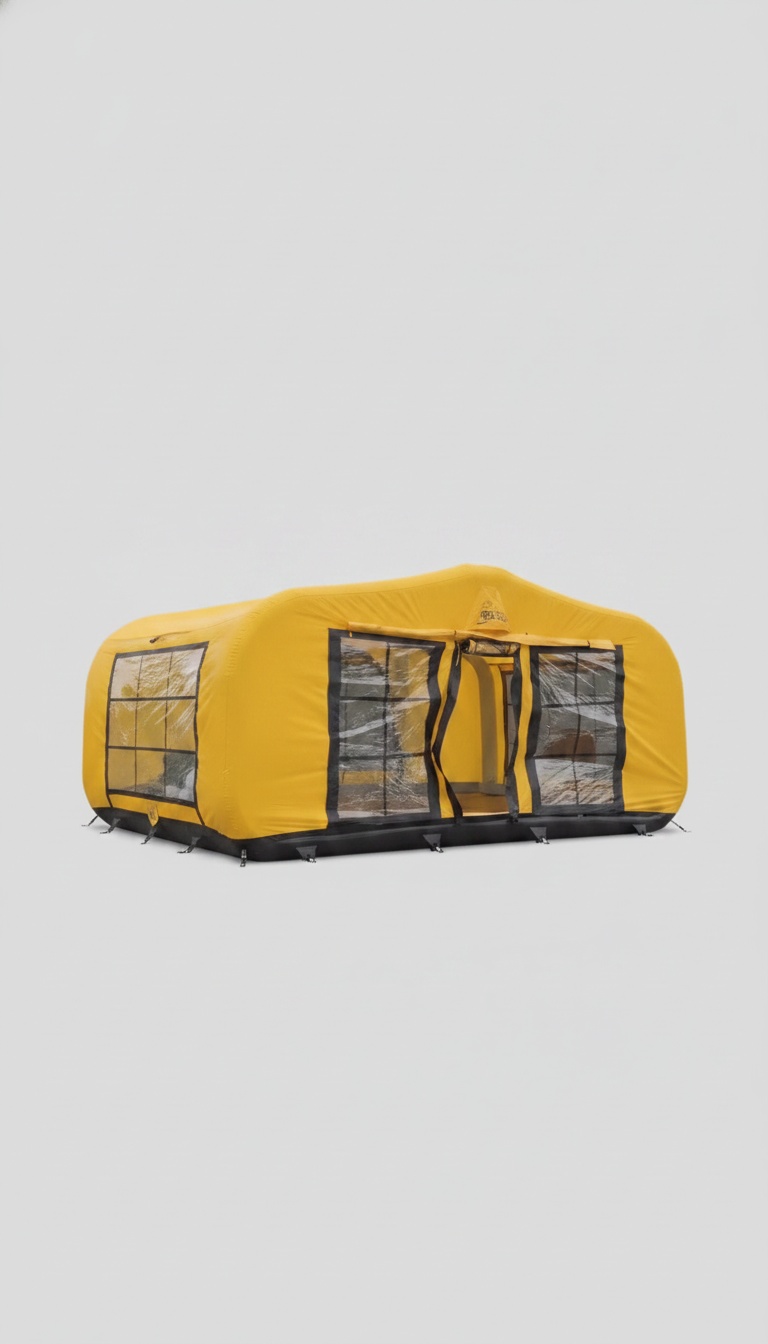 Interior amplo da tenda com pé direito alto