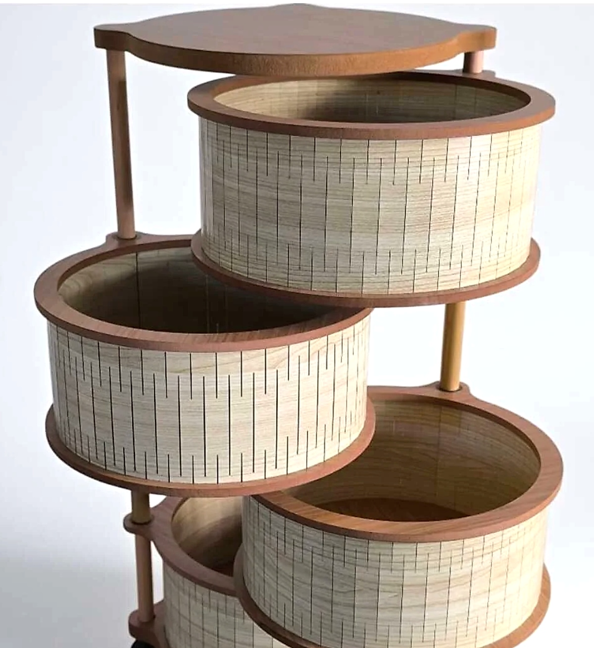 Detalhe dos cilindros em bambu natural — textura e qualidade de perto