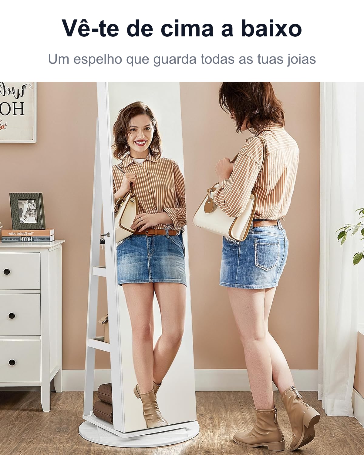 Mulher a ver-se no espelho de corpo inteiro SONGMICS